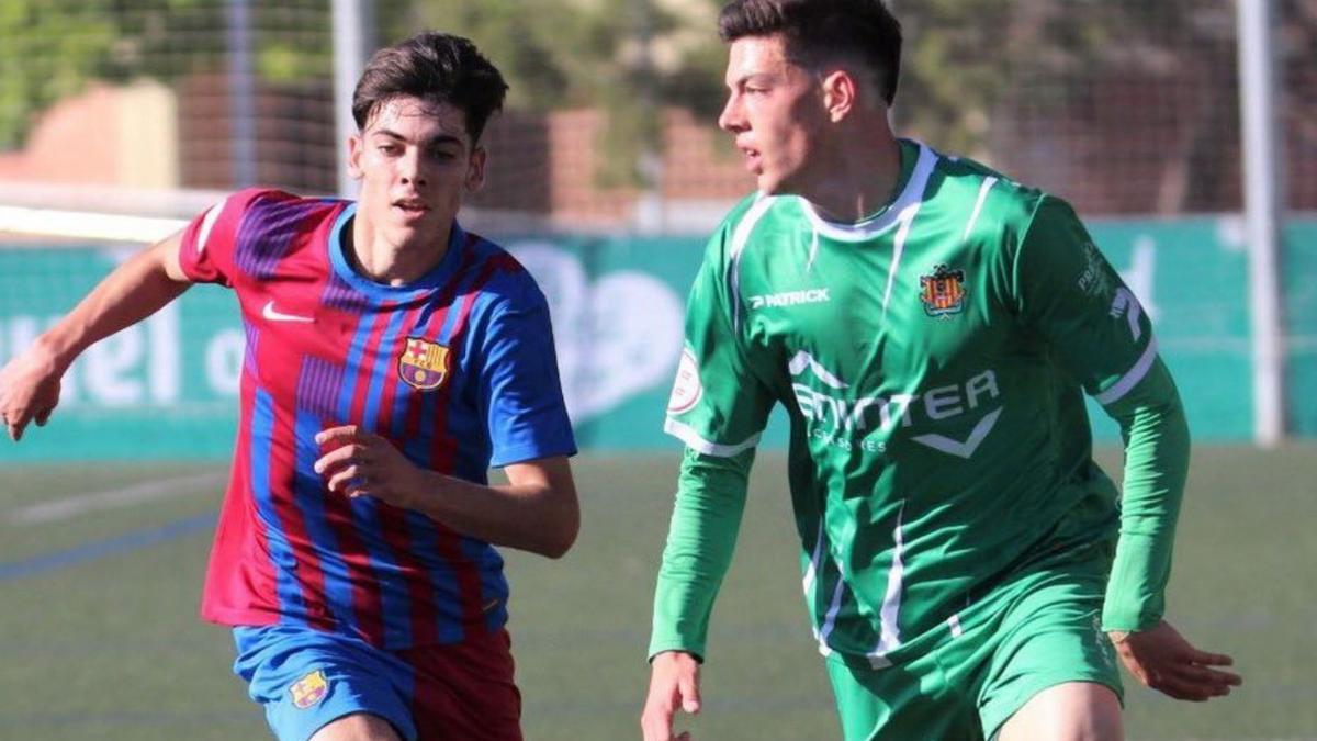 Tim Caroutas, a la derecha, con el Cornellá. |  // UE CORNELLÀ