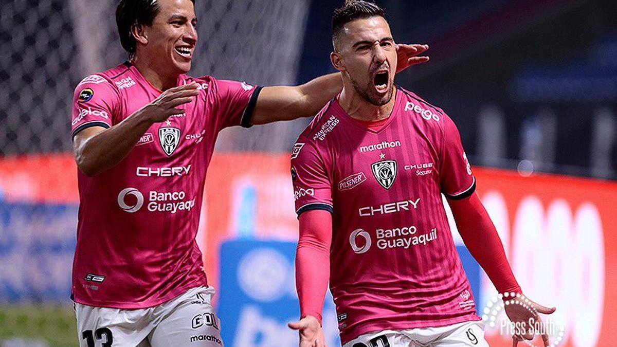 Los jugadores de Independiente del Valle celebran un gol.
