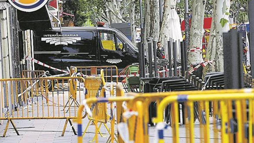 Rescatados el cadáver de un obrero en el derrumbe de Madrid