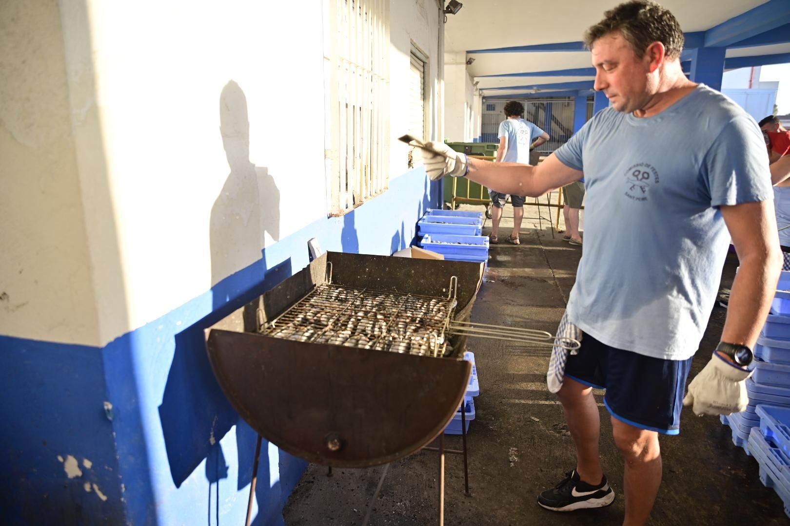 Galería | Torrà de sardinas en el Grau en Sant Pere