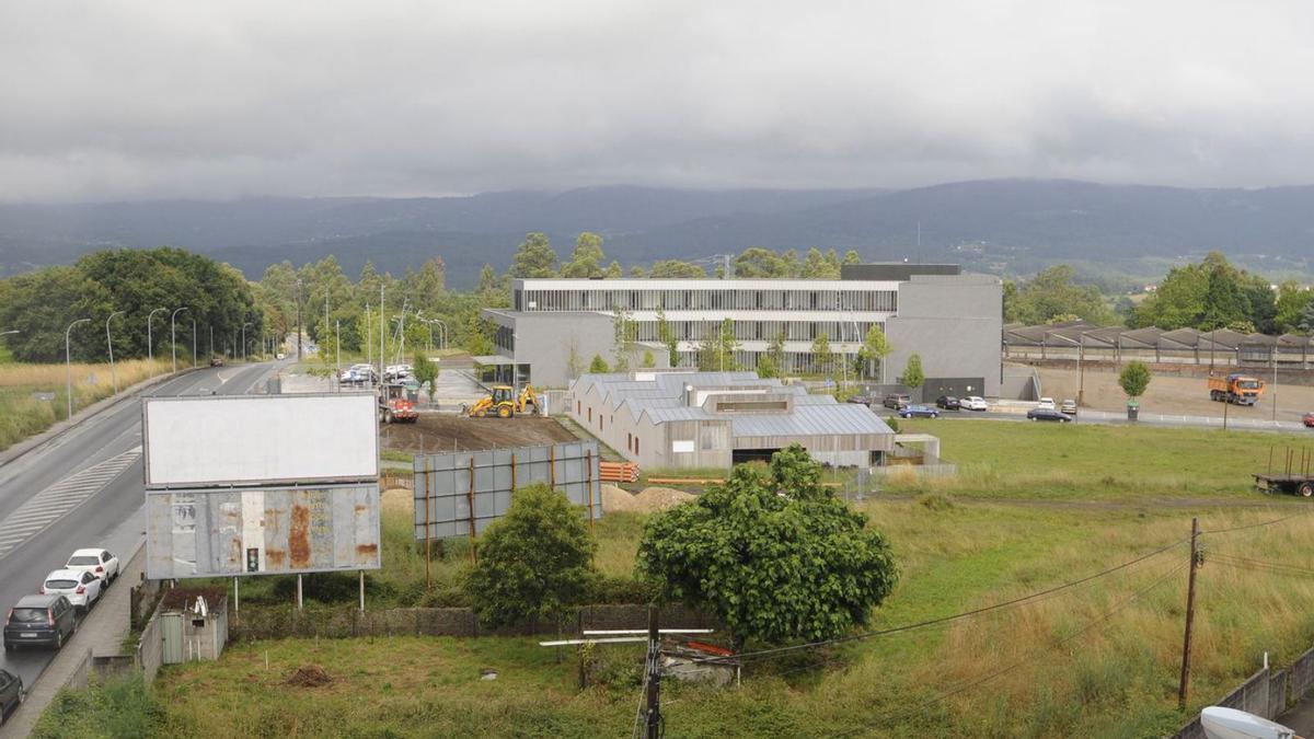 Vista de la nueva Baiuca, con escuela infantil, ambulatorio y, próximamente, juzgados.   | // BERNABÉ/JAVIER LALÍN