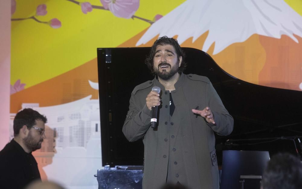 Antonio Orozco canta en la presentación de la vestimenta del Equipo Paralímpico Español en La Marina de Valencia