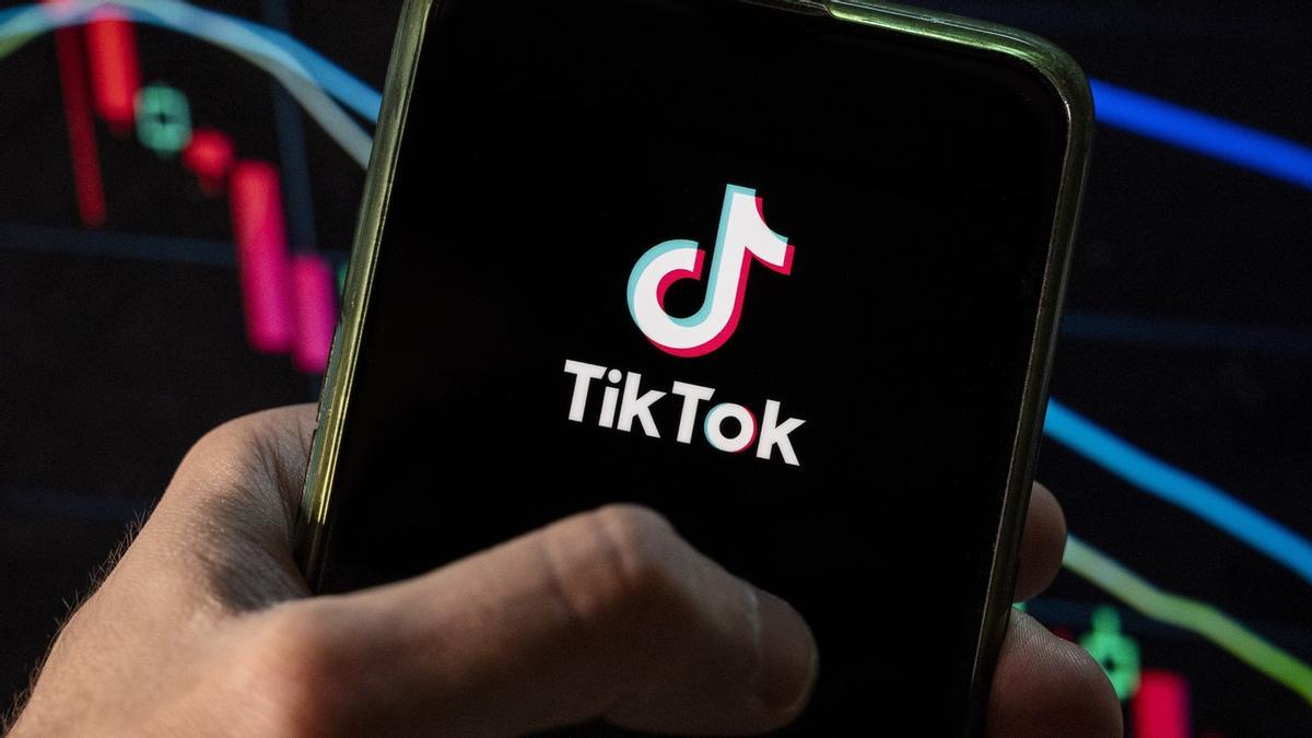 Aplicació de Tik Tok en un mòbil.