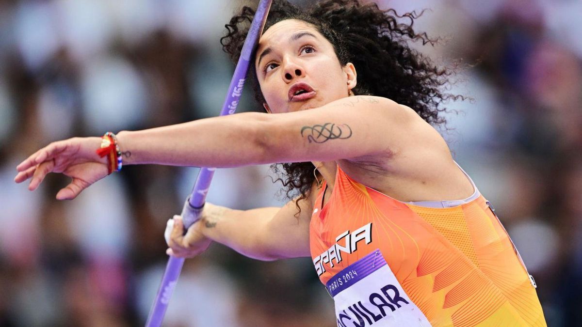 Yulenmis Aguilar lanza la jabalina durante los Juegos de París. | EFE