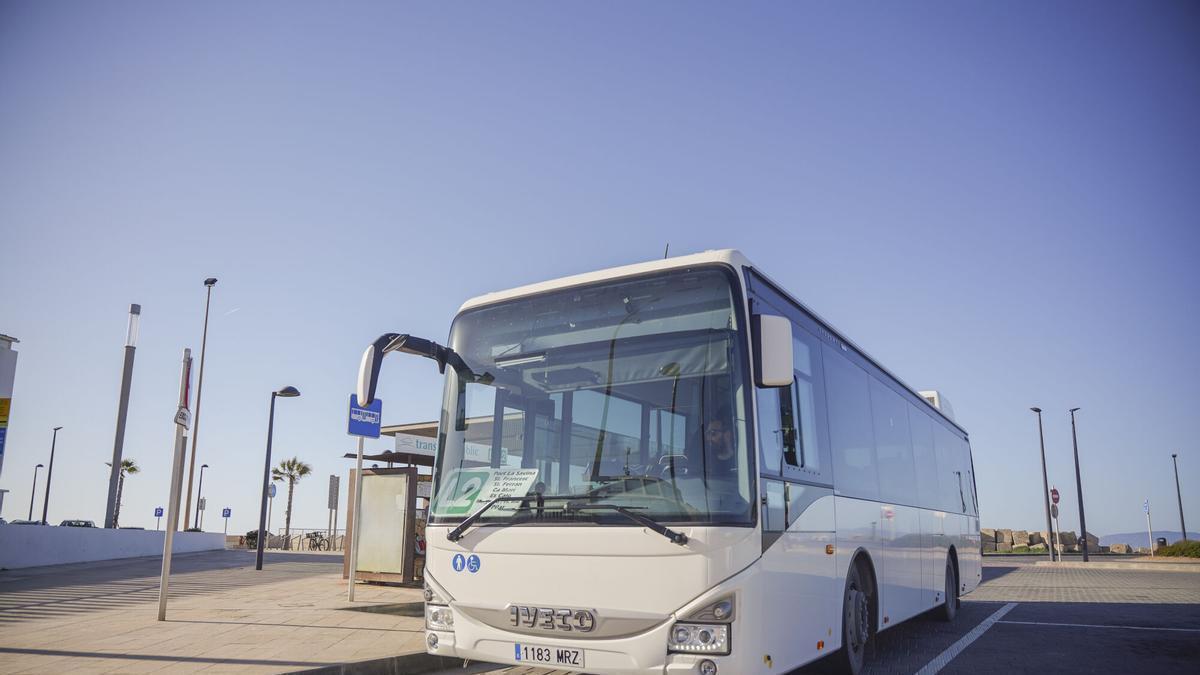 Autobús del servicio de transporte público de Formentera