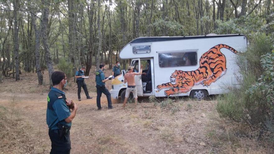 La Guardia Civil interviene en una fiesta ilegal en Vime de Sanabria.