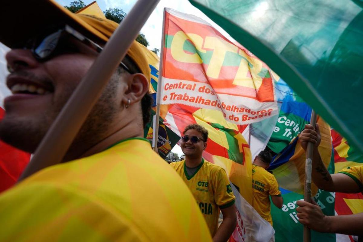 Manifestantes llenan las calles de Belém para reclamar mayor ambición climática en plena COP30