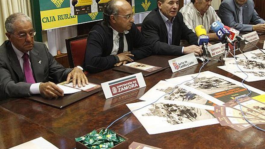 El alcalde de San Vitero, José Tola Ramos, encabeza la presentación.