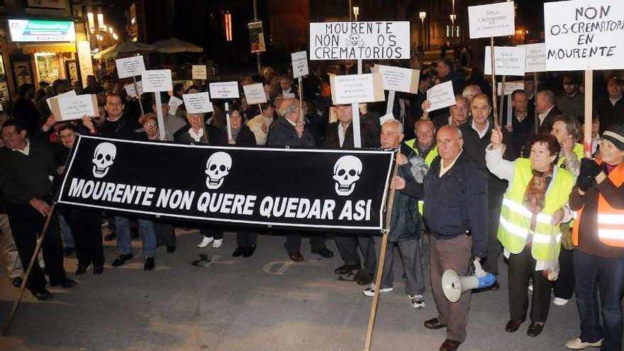 Una protesta vecinal contra el proyecto de construcción de un crematorio en Mourente. // R. V.