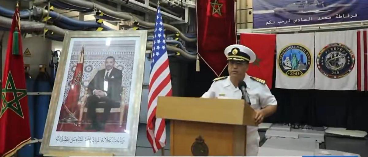 Celebración del 250 aniversario de la independencia de EEUU a bordo de la fragata Mohamed VI, engalanada a su llegada a Nueva York el pasado 3 de julio. La imagen es de un vídeo promocional oficial marroquí.