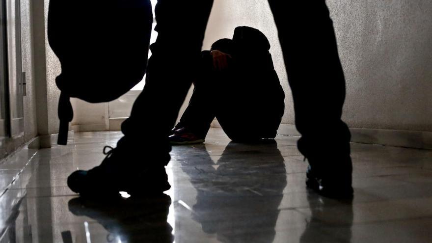 La Audiencia de Alicante condena a ocho menores por agredir y acosar durante años a una compañera de instituto