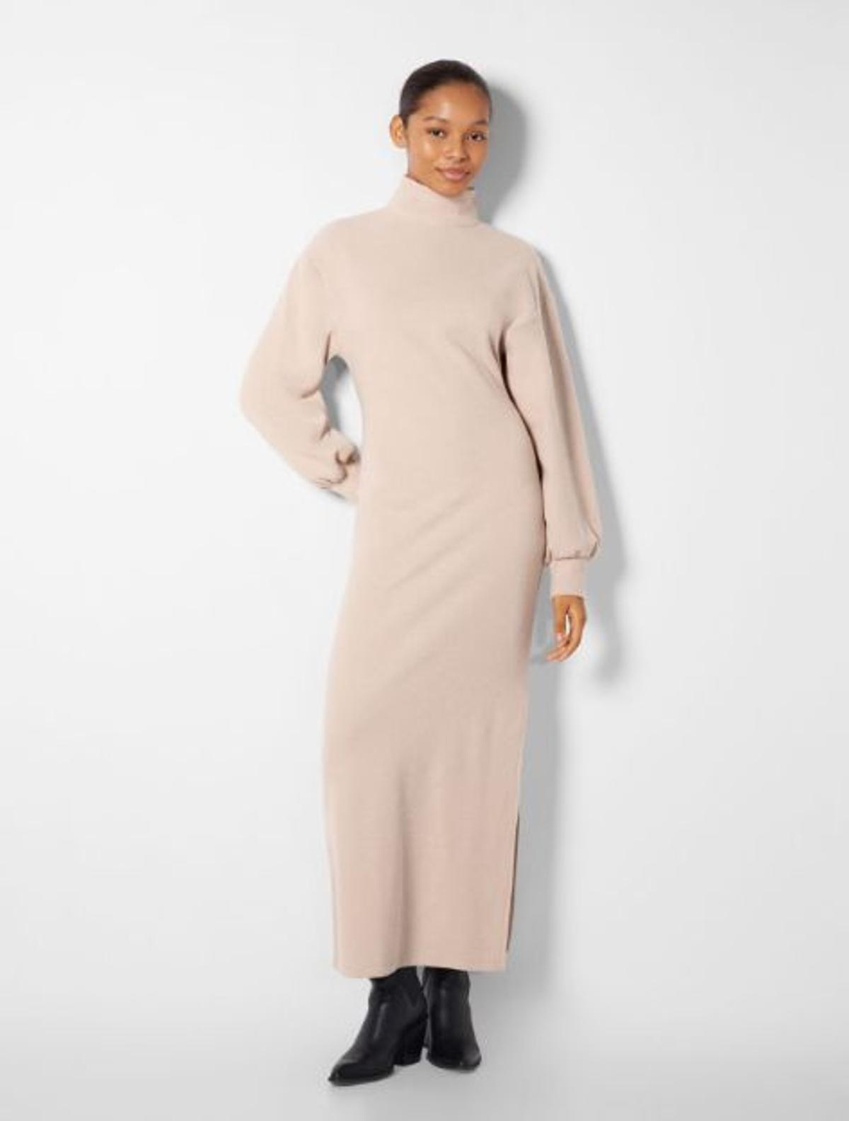 Vestido largo de punto de Bershka (29,99 €)