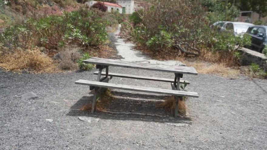 Roque de Gando denuncia el estado de varias de las zonas del barranco de Los Cernícalos