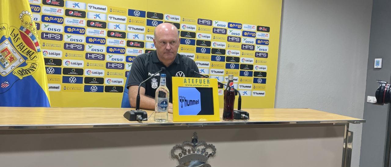 Pepe Mel, técnico de la UD Las Palmas, en la sala de prensa de Barranco Seco.