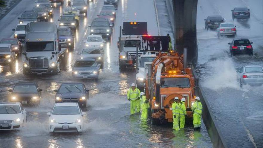 Una violenta tormenta deja sin luz a 200.000 personas en el norte de California