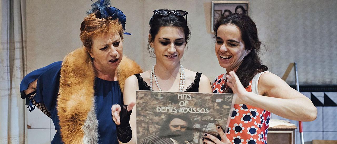 Verónica Andrés, Rosanna Espinós y Laura Pellicer interpretan «Família Normal». | NEREA COLL