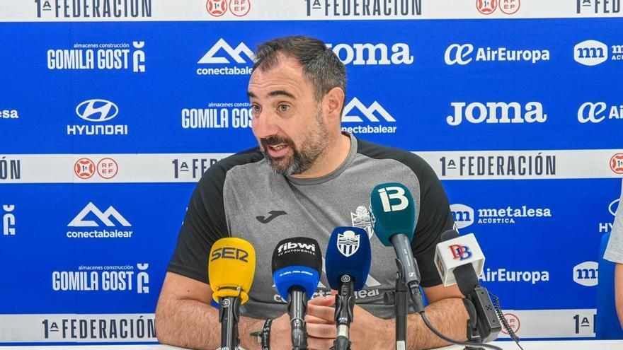 Juanma Barrero, técnico del Atlético Baleares: «Hay que borrar todo y empezar de cero»
