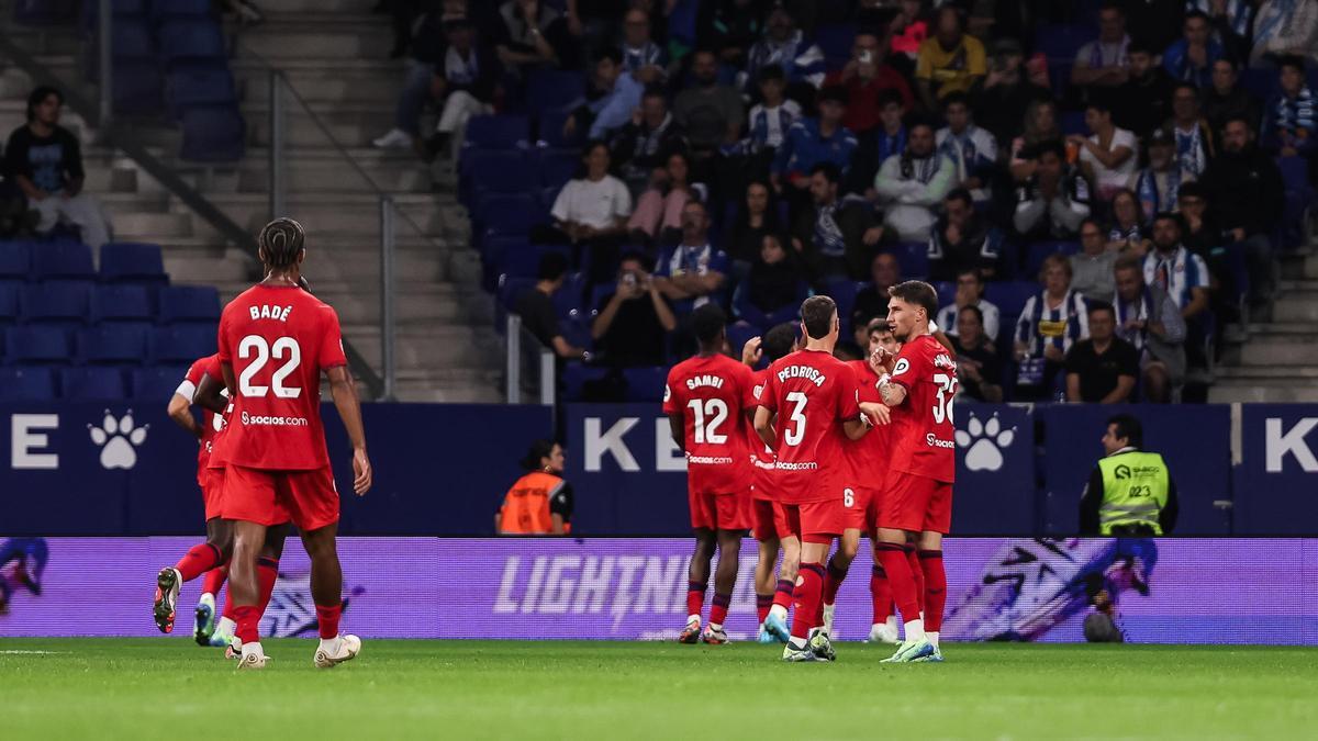 Dodi Lukebakio of Sevilla FC celebrates a goal with his teammates during the Spanish league, La Liga EA Sports, football match played between RCD Espanyol and Sevilla FC at RCDE Stadium on October 25, 2024 in Barcelona, Spain. AFP7 25/10/2024 ONLY FOR USE IN SPAIN. Javier Borrego / AFP7 / Europa Press;2024;SOCCER;SPORT;ZSOCCER;ZSPORT;RCD Espanyol v Sevilla FC - La Liga EA Sports;