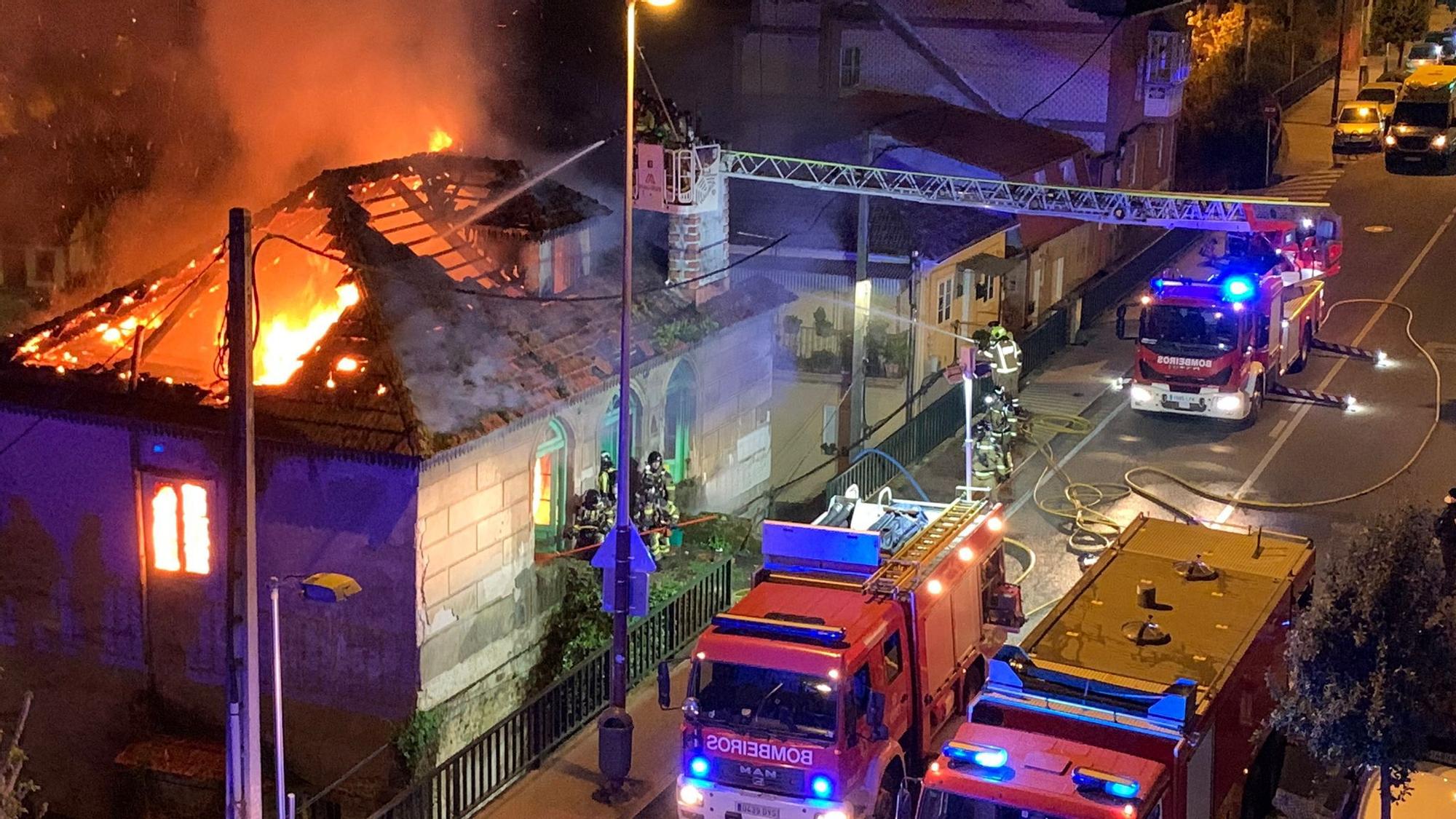 Incendio de madrugada en una casa okupa de Ramón Nieto