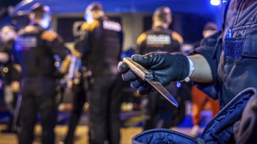 Els Mossos augmenten els controls als parcs per acorralar la cultura de la navalla