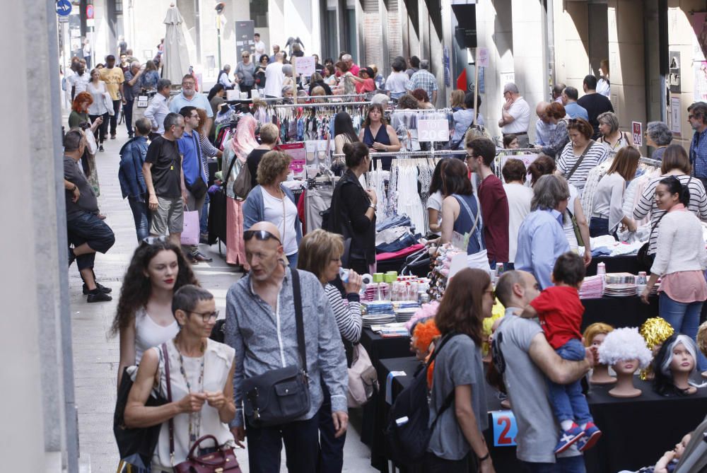 Massiva macrobotiga al carrer al centre de Girona