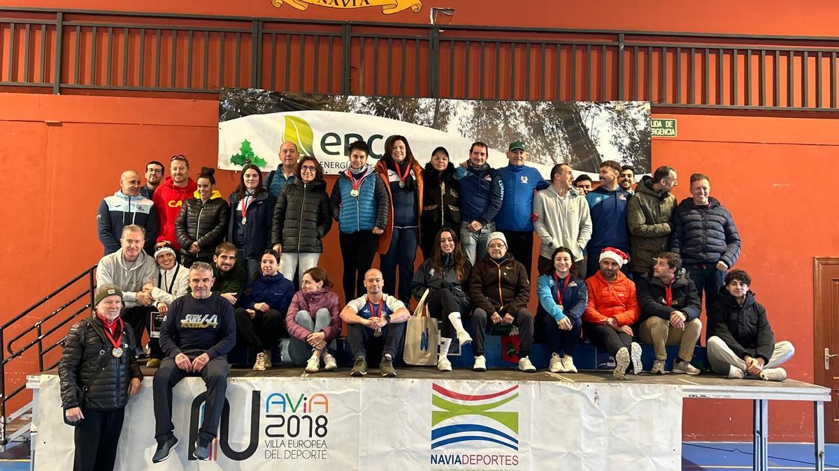 Foto de familia de los participantes en la travesía.