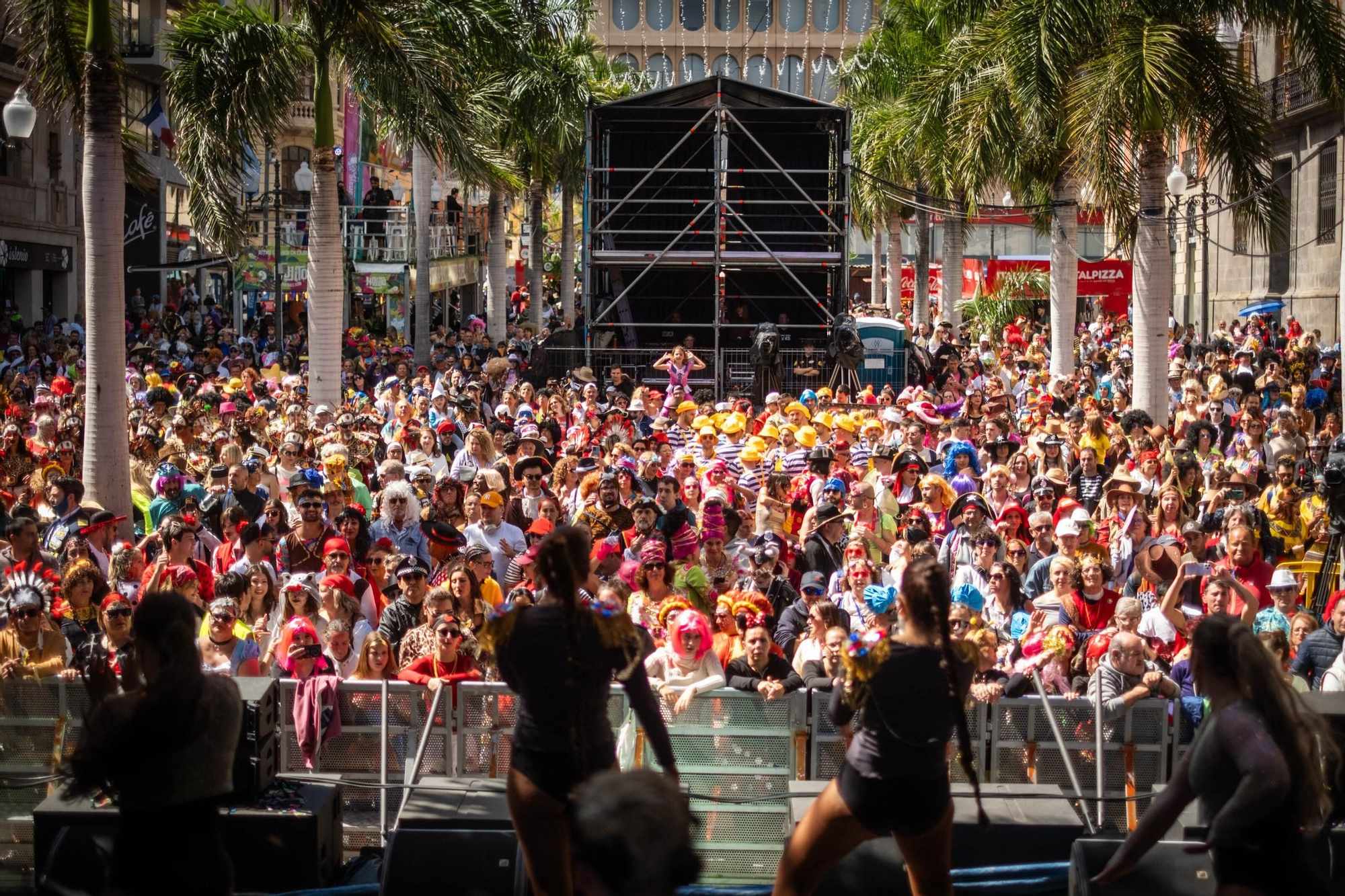 Santa Cruz celebra su segundo Carnaval de día