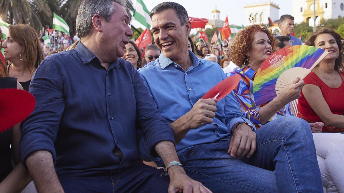El presidente del Gobierno, Pedro Sánchez, y el líder del PSOE-A, Juan Espadas, durante un acto electoral en Andalucía.
