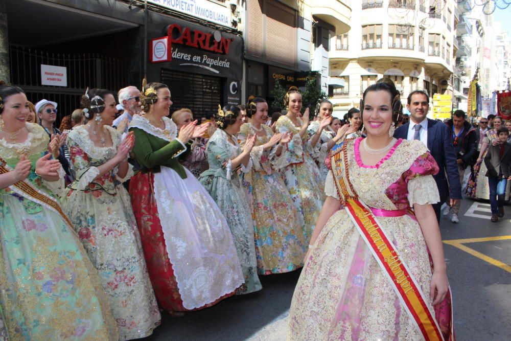 Recogida de premios de las comisiones falleras