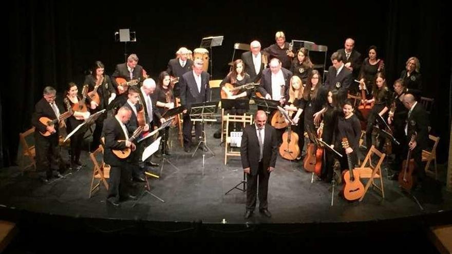 &quot;La Rondalla&quot;, en una de sus actuaciones.