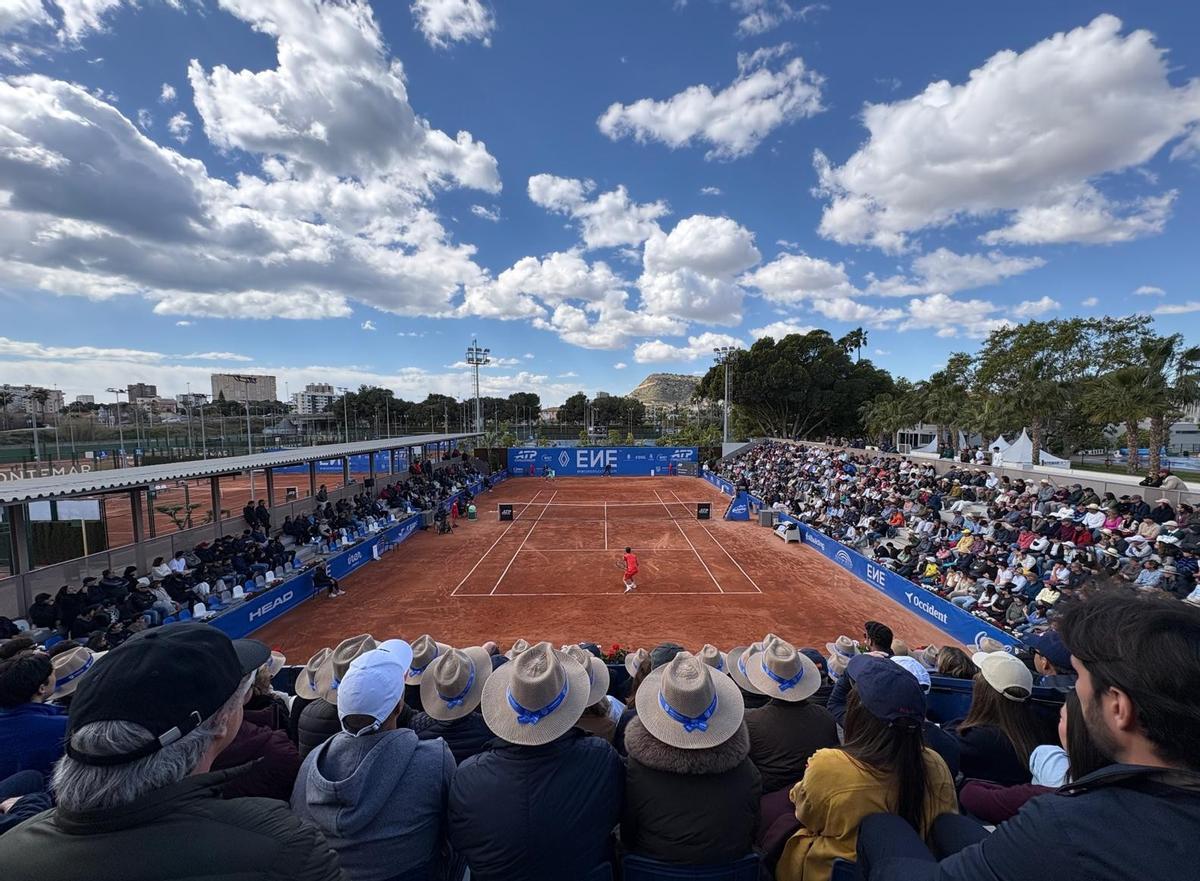 Vista general de la pista Iván Navarro en la final del torneo