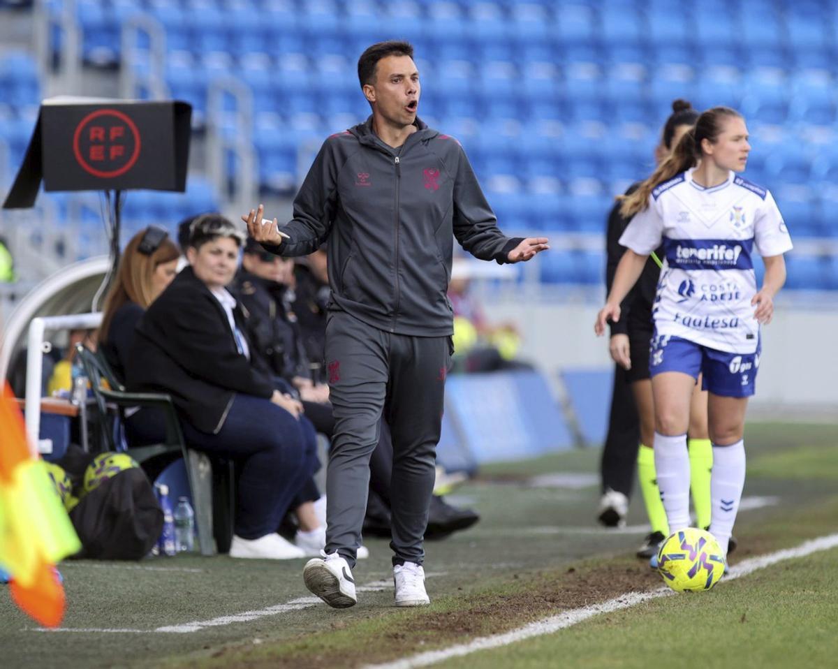 Yerai Martín, técnico del Costa Adeje, en el Rodríguez López.