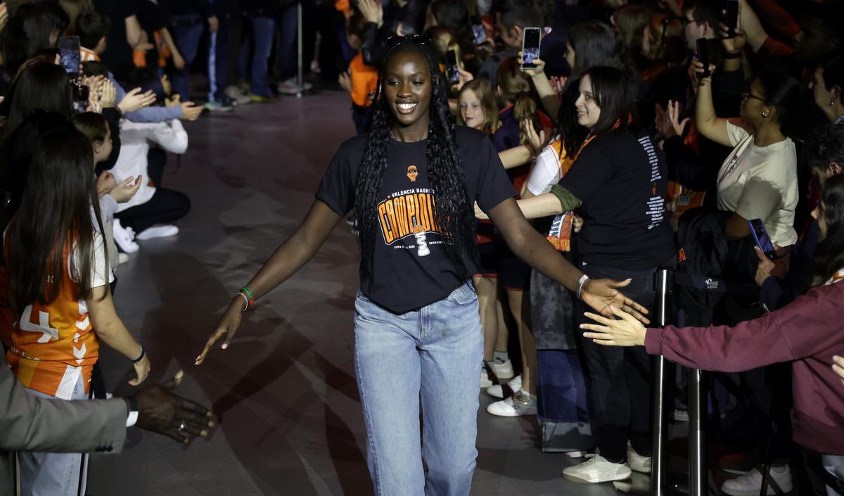 Awa Fam, en la celebración de la Copa de la Reina en el Auditorio del Roig Arena.