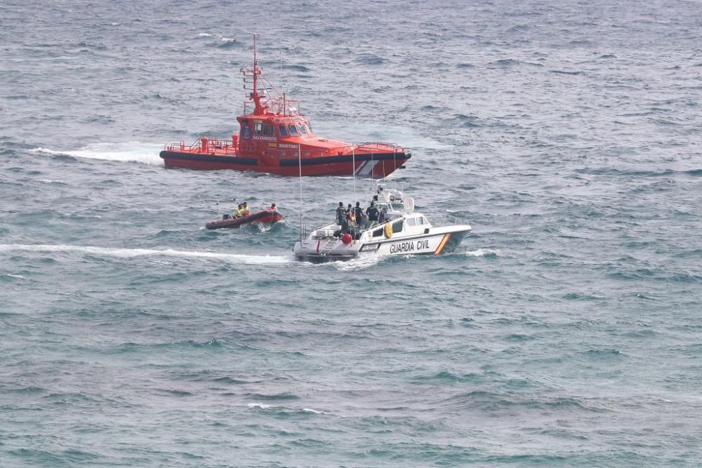 Las imágenes del accidente de avión en La Manga en el que ha muerto un piloto de la Patrulla Águila