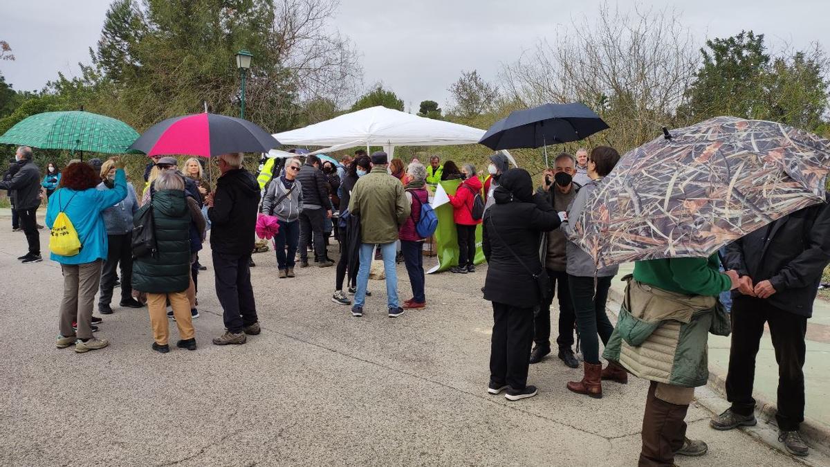 Asistentes a la marcha en Godella