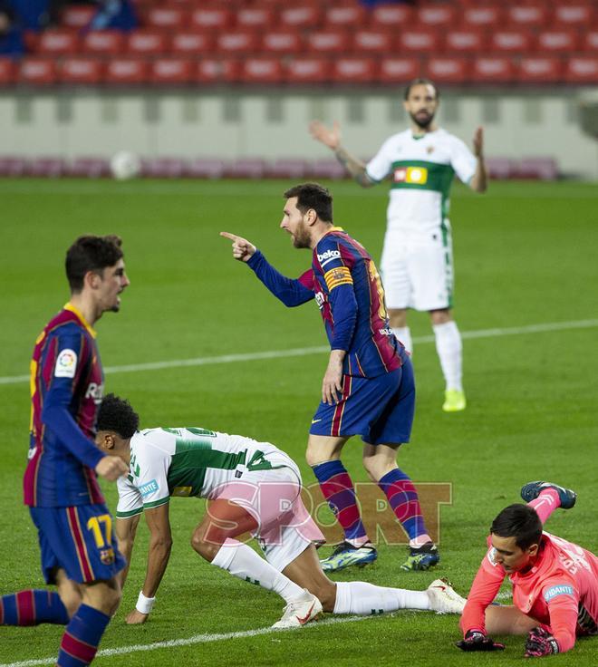 Leo Messi celebra su gol en el partido de LaLiga entre el FC Barcelona y el Elche disputado en el Camp Nou.