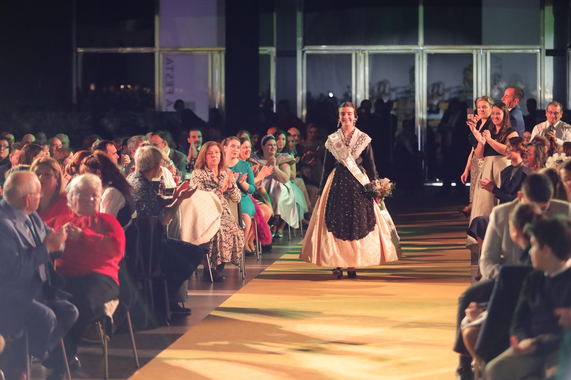 Galania a la reina infantil de las fiestas de la Magdalena