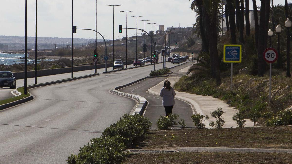 El proyecto prevé darle continuidad al carril bici, que ahora se interrumpe entre la EUIPO y la desaladora de Urbanova