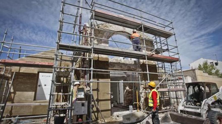 Imagen de las obras en el antiguo matadero de Castalla.