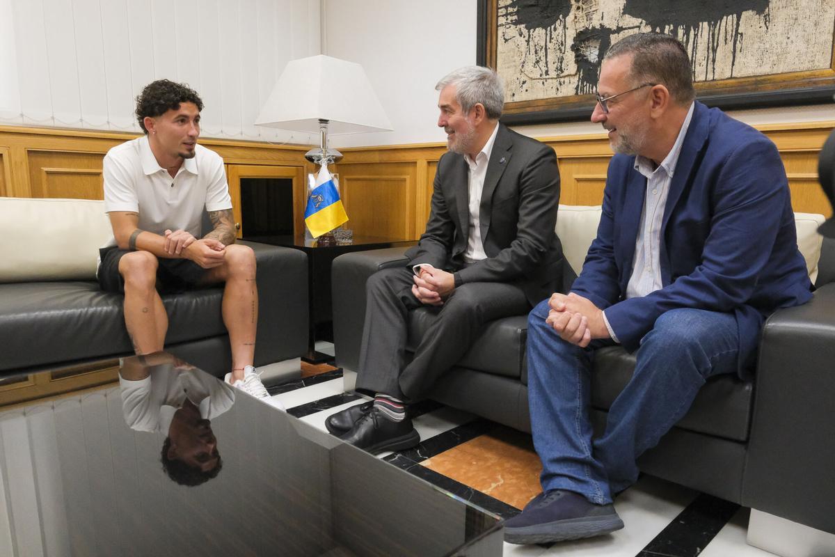 Recibimiento a Yeremy Pino en la Presidencia del Gobierno de Canarias en Las Palmas de Gran Canaria