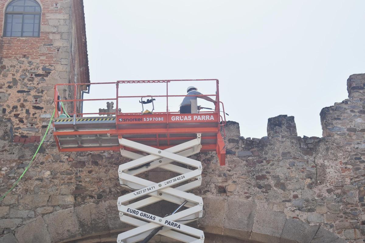 Galería | El Arco de la Estrella de Cáceres cierra por las mañanas Galería | El Arco de la Estrella de Cáceres cierra por las mañanas