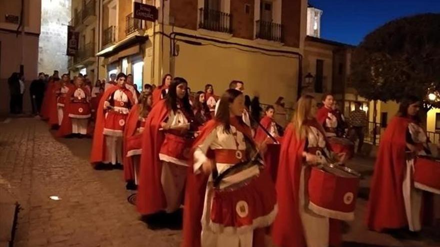 Las coplas y el pregón anuncian la llegada de la Semana Santa