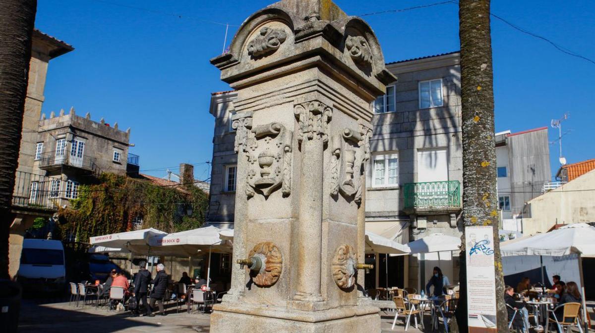 Cambados recorre sus marcos y arregla la fuente del malogrado Narciso Pérez