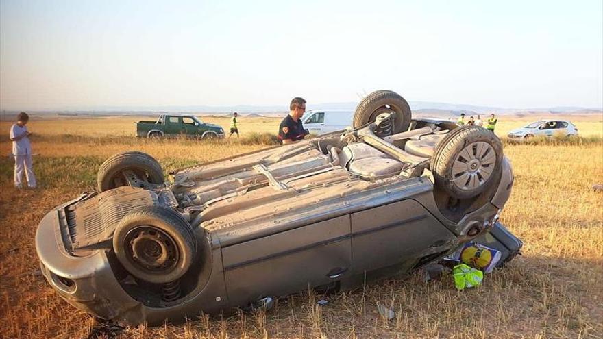 Fallece una joven de 24 años al salirse de la vía en Belchite