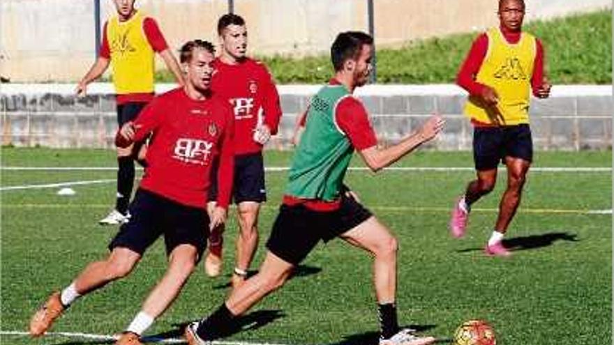 Un entrenament del Girona d&#039;aquesta temporada al camp de Vilablareix.