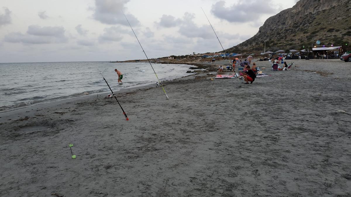 La Policía Local denuncia un aumento del 150% de la pesca furtiva este verano