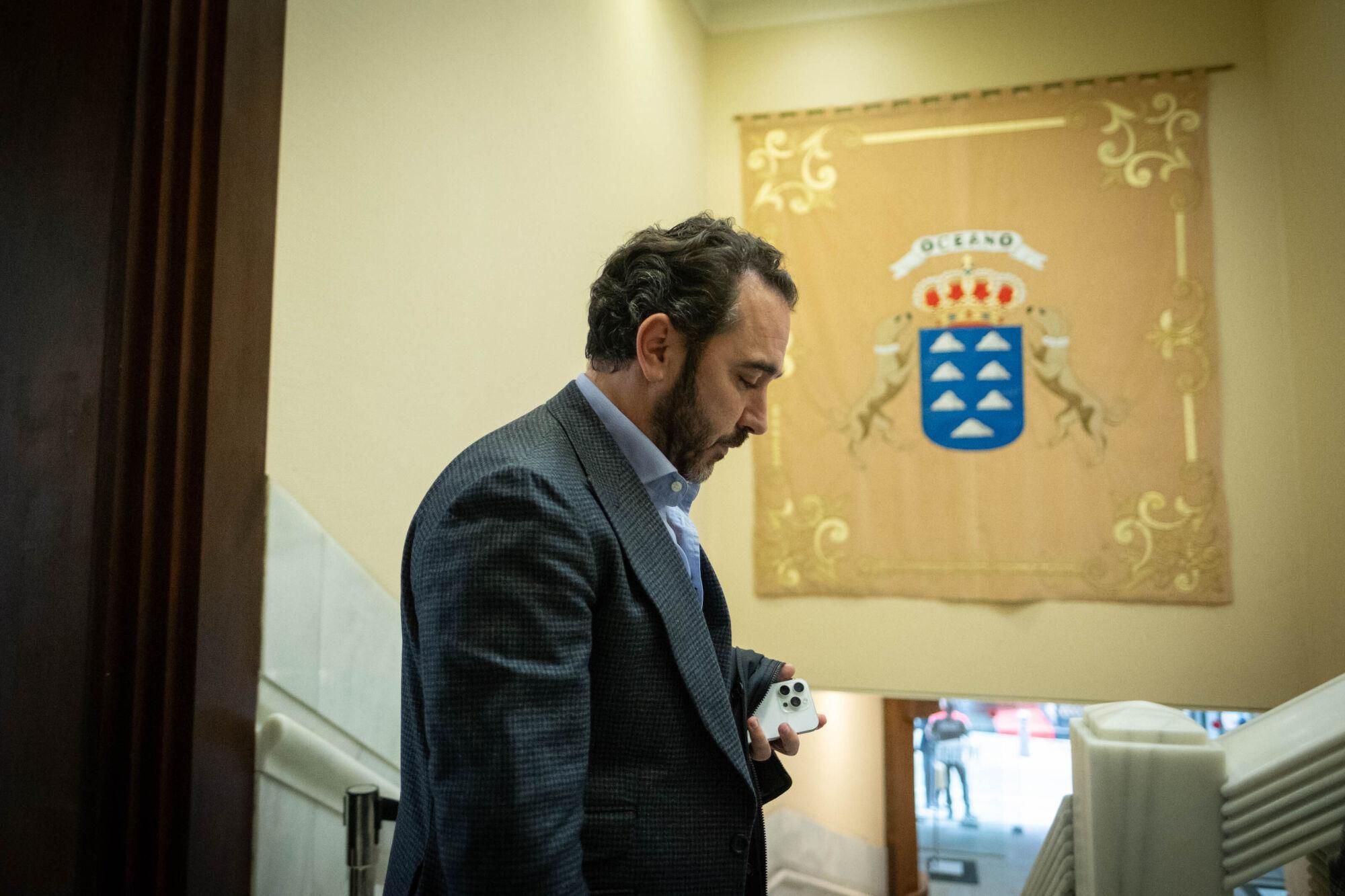 Aldama acude a la comisión de investigación del 'caso Mascarillas' en el Parlamento de Canarias