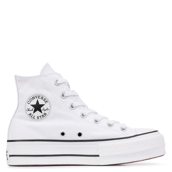 Converse Chuck Taylor All Star de tela, en color blanco y con plataforma que ha llevado Sara Carbonero