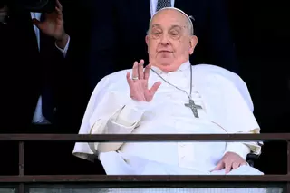 El médico que trató al papa: "Tuvimos que elegir entre dejarlo ir o probar con todo"