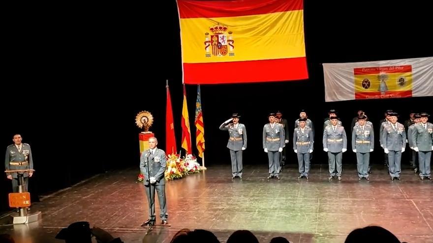 Un Guardia Civil asturiano emociona al público con su interpretación del himno valenciano